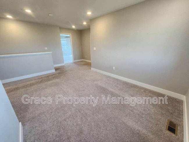 Building Photo - 6259 Bauer Wy