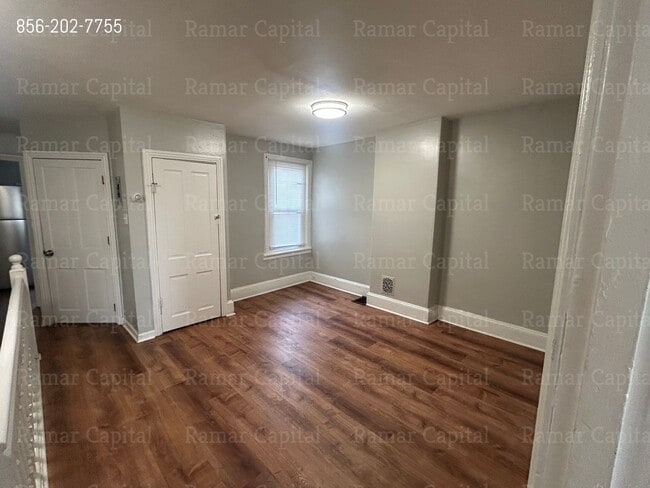 Building Photo - 912 Mt Ephraim Ave