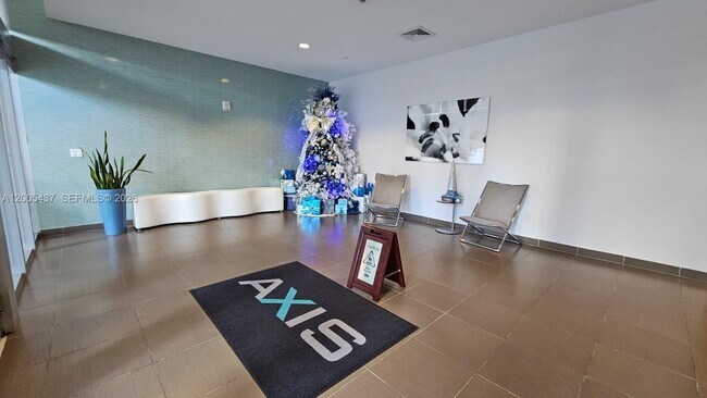 Building Photo - 1111 SW 1st Ave