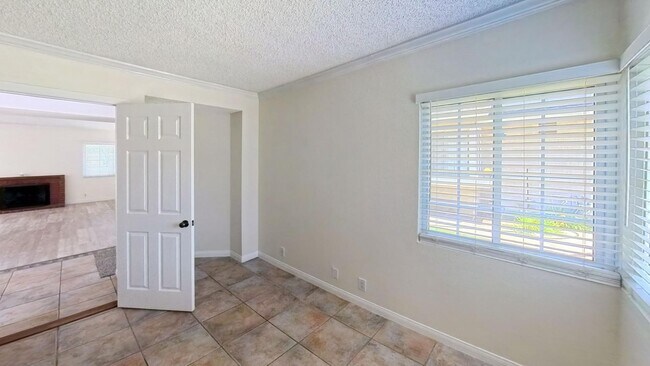 Building Photo - 1617 Toyon Pl