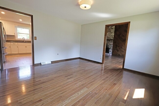 Building Photo - 17 Fairview Dr