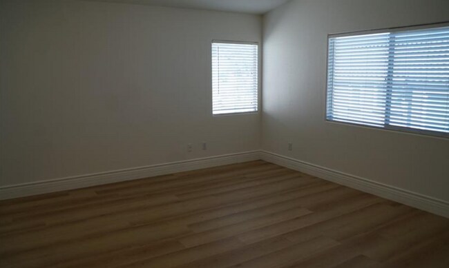 Building Photo - 518 Center Green Dr