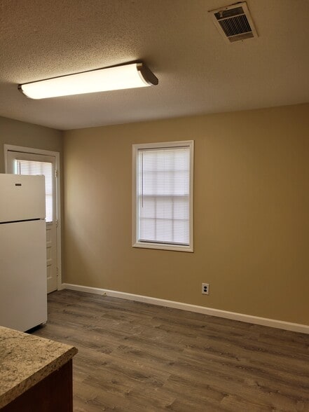 Building Photo - 390 Greer Dr