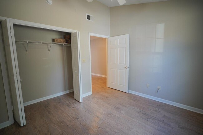 Building Photo - 2414 Manzanita Ct