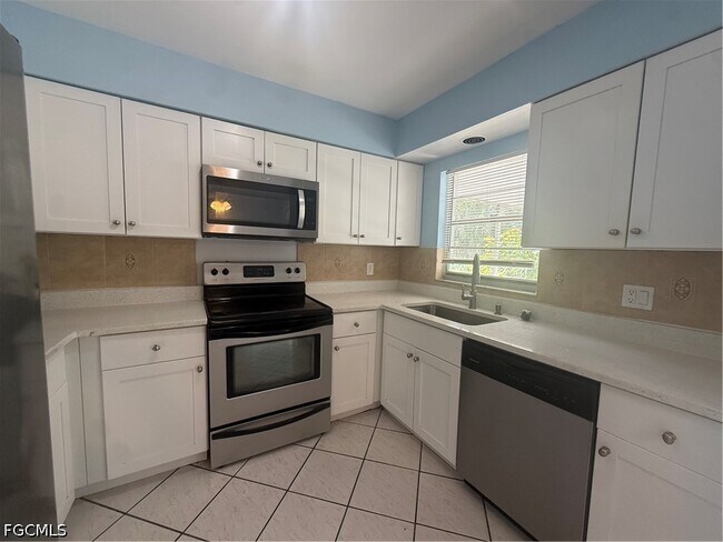Building Photo - 257 Cape Coral Pkwy E