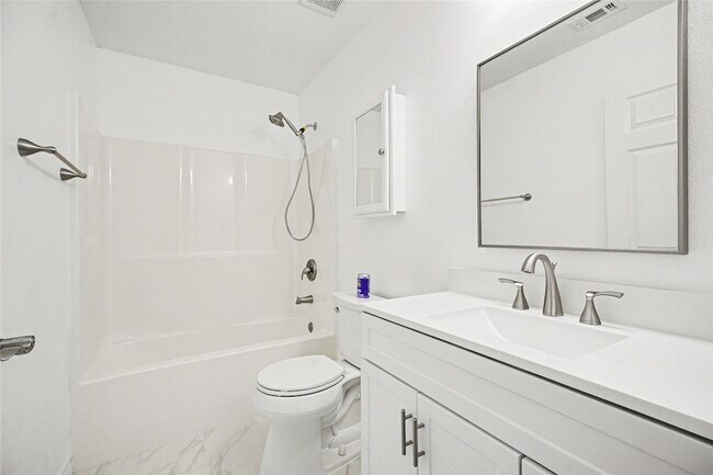 Building Photo - 326 S Bell Dr