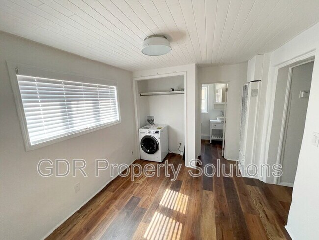 Building Photo - 300 San Pasquale Ave NW