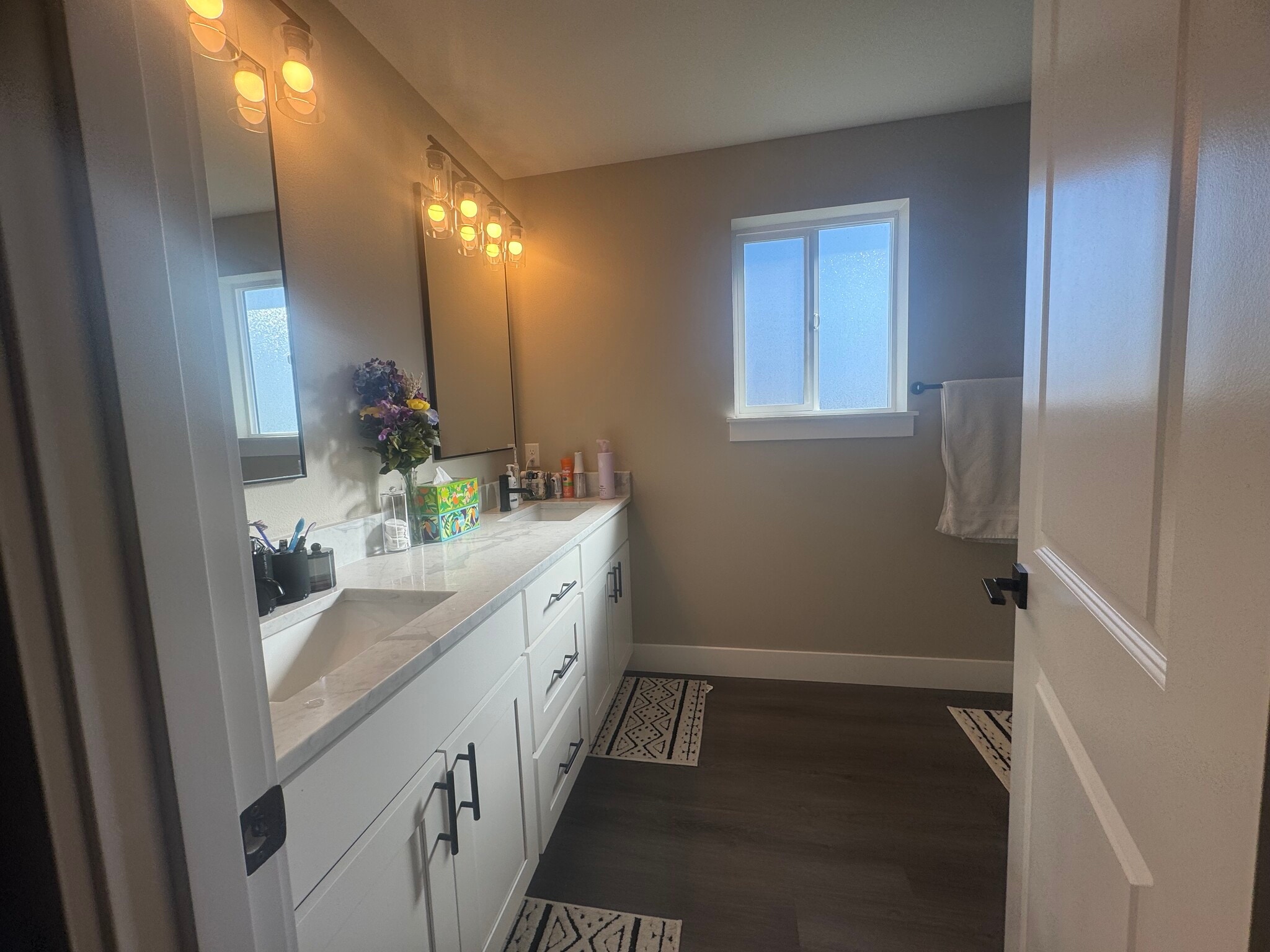 Building Photo - 778 E Jefferson St