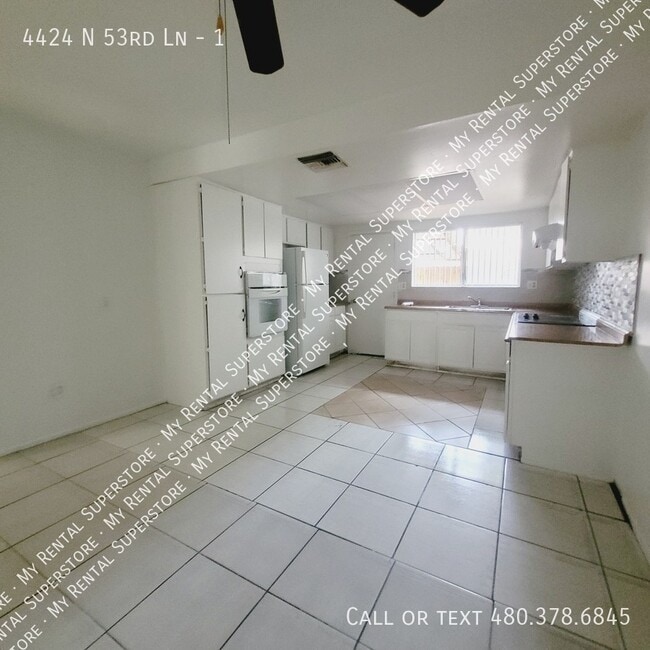 Building Photo - 4424 N 53rd Ln