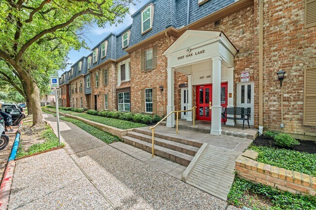 Building Photo - 359 N Post Oak Ln