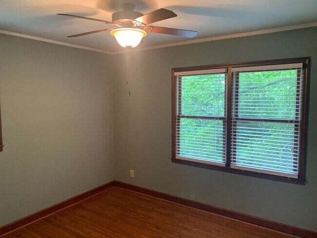 Building Photo - Charming 4B/3.5B Home!