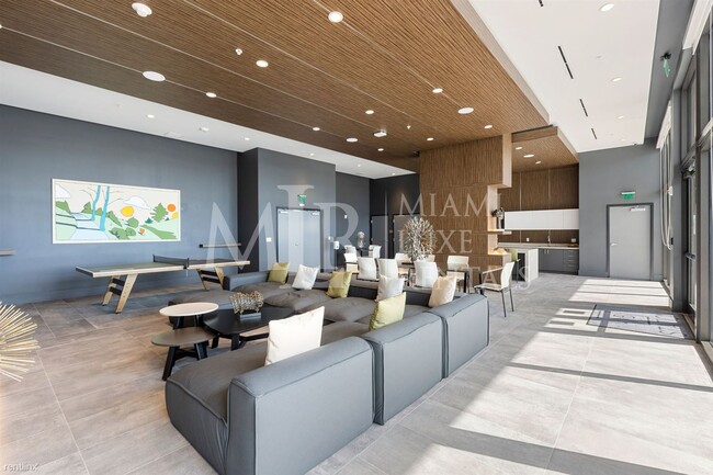 Building Photo - Studio, 1 bath Condo - 3180 Coral Way Spac...