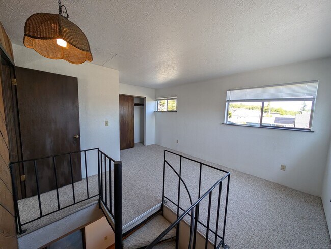 Building Photo - Well Kept Port Orchard Charmer with Stellar Seattle View, Available Now!