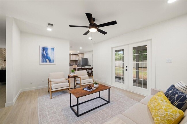 Building Photo - 403 Cheyenne Cir