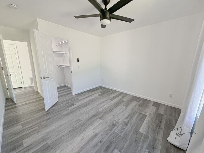Building Photo - Available Now!  3 Bedroom, 2 Bathroom in Prime Bentonville Location, w/ Garage and Fenced-in Back...