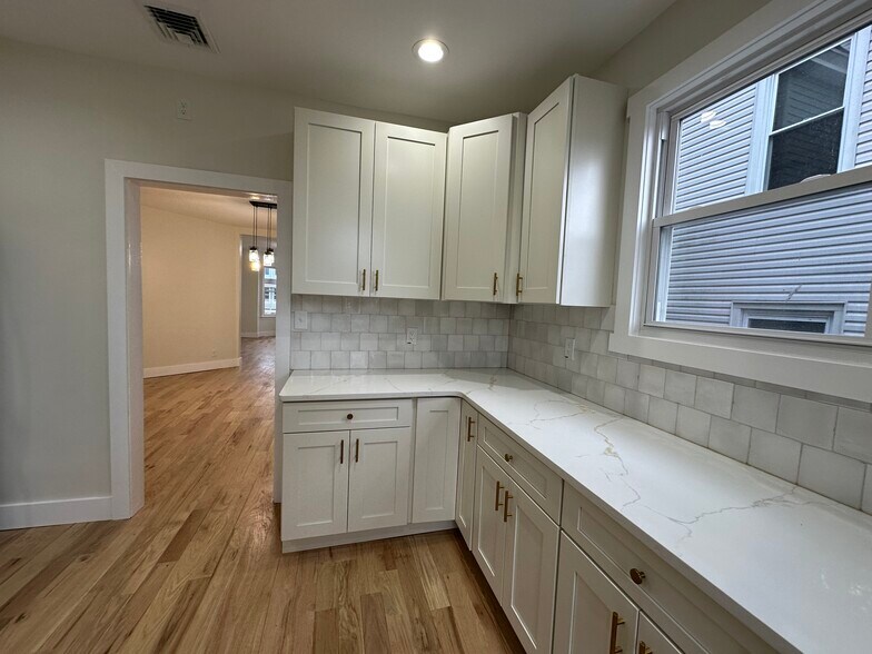 Building Photo - 59 Arnold Ter