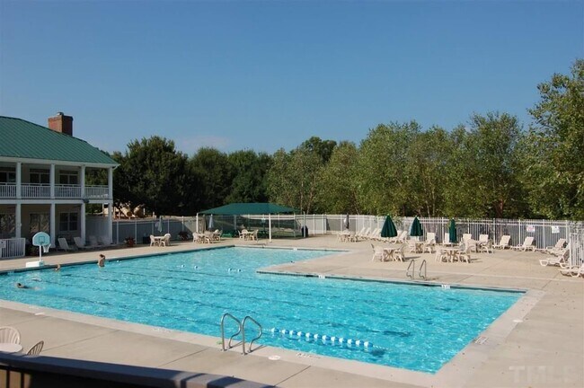 Building Photo - 105 Dairy Ct