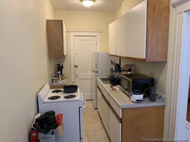 Building Photo - 236 Kelton St