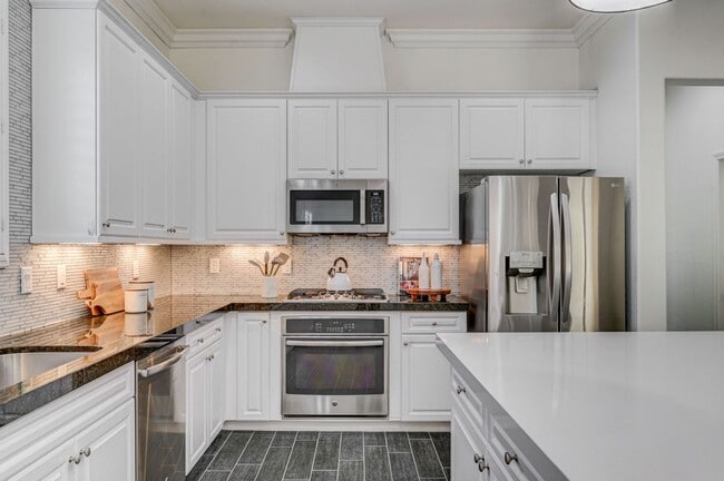 Building Photo - Luxury Single Story 3 Bedroom!