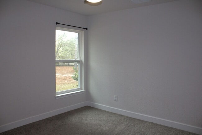 Building Photo - 4BR/2BA home available for rent in Weeki Wachee