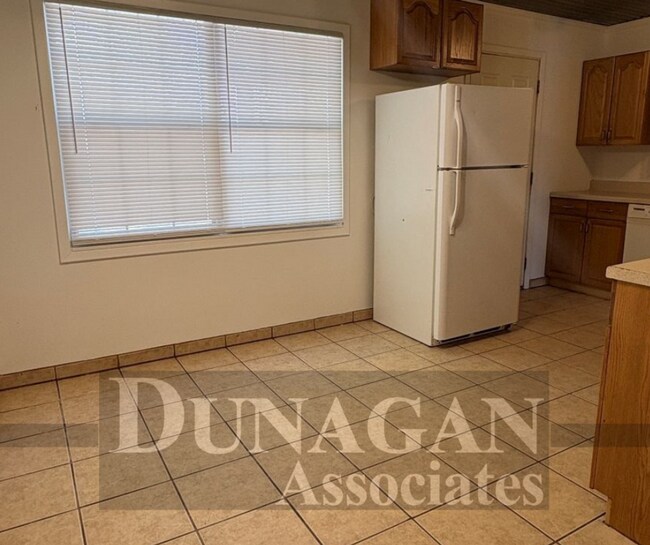 Building Photo - 3 Bedroom - 1 Bath home