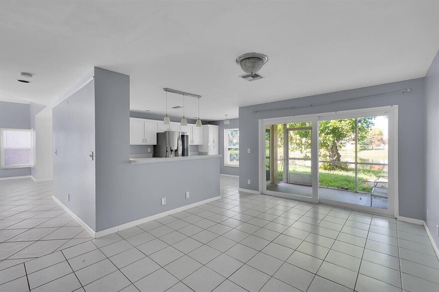Building Photo - 2865 NW 68th Ln