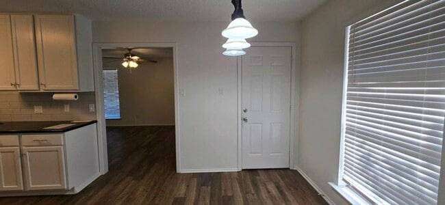 Building Photo - Beautiful 2-Bedroom Duplex in Longview! Co...