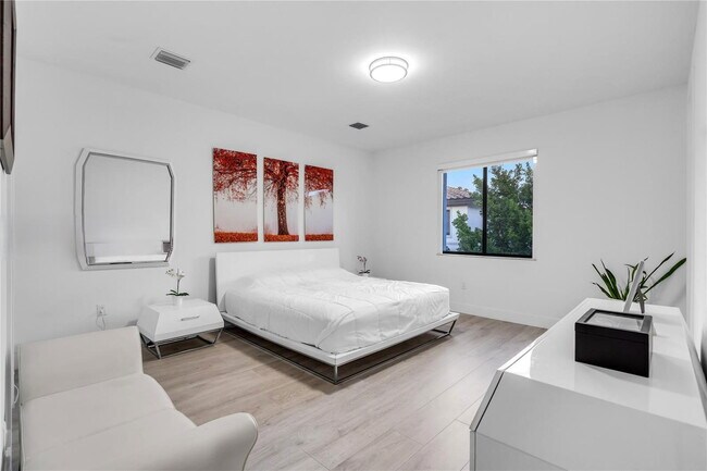 Building Photo - 4363 NW 81st Ave