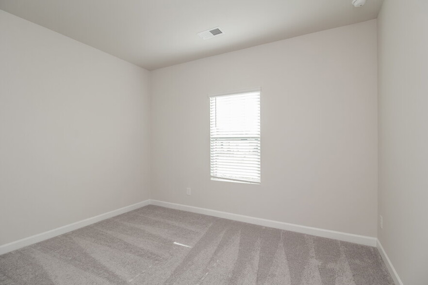 Building Photo - 1200 Sweet Pea St