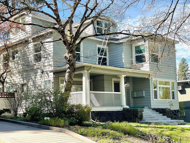 Building Photo - Gorgeous Remodeled 2 Bed, 1 Bath on South Hill!