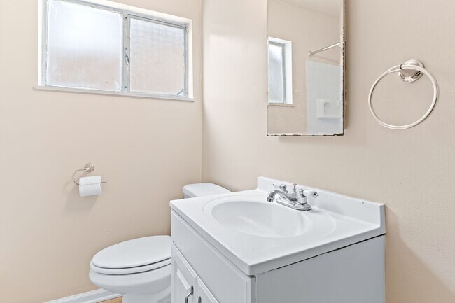 Building Photo - Cozy 1-Bed Oakland Apartment: San Leandro ...