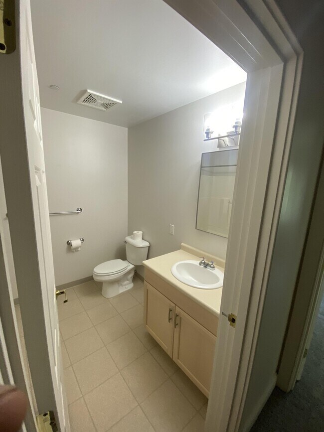 Building Photo - 49 Springbrook Dr