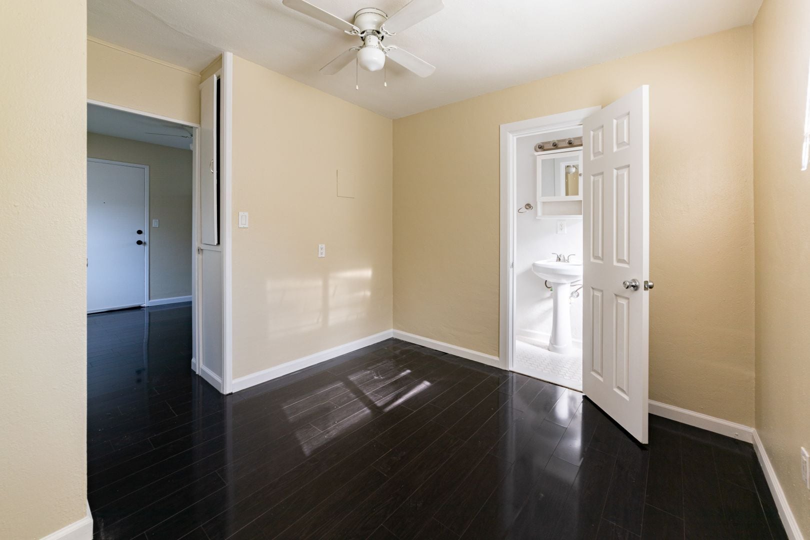 Building Photo - 1911 Church St