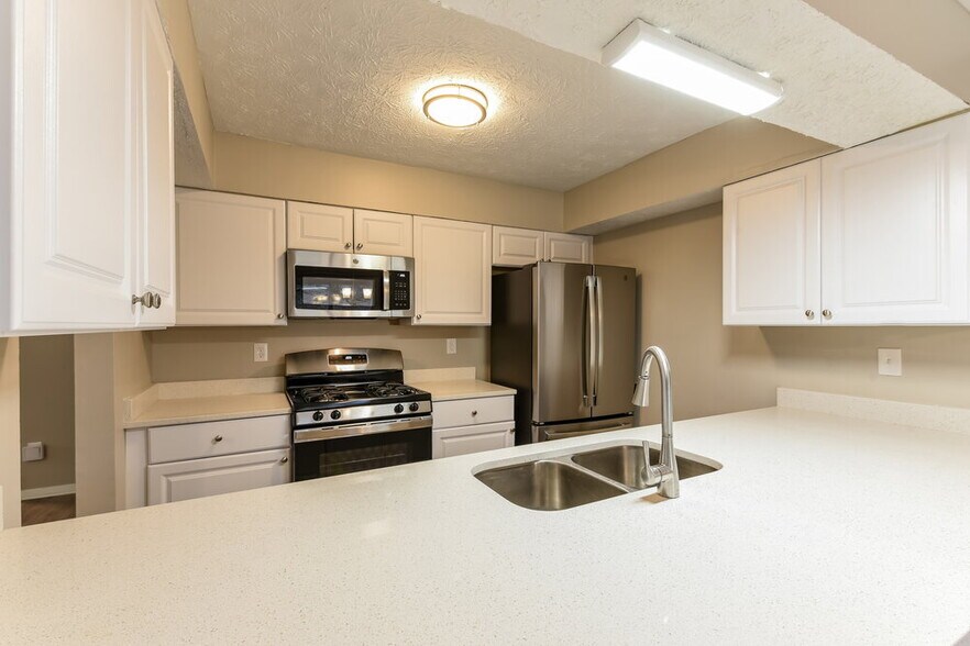 Building Photo - 6375 E Windsor Ln
