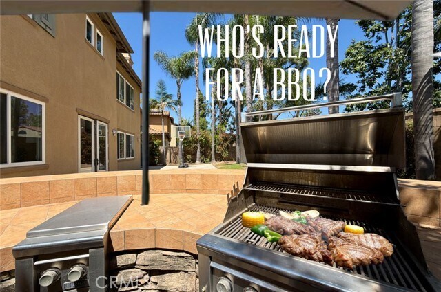 Building Photo - 2566 Pearblossom St