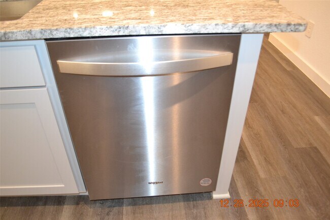 Building Photo - 1613 Sunbend Ln