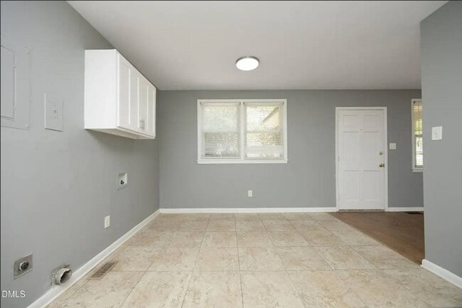 Building Photo - Charming Renovated Ranch – Turn-Key Ready in a Prime Raleigh Location