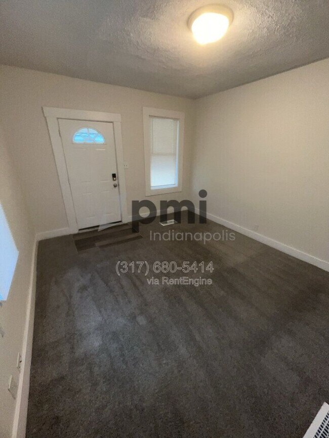 Building Photo - 2422 E Adams St