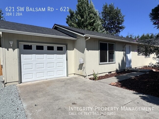 Building Photo - 621 SW Balsam Rd