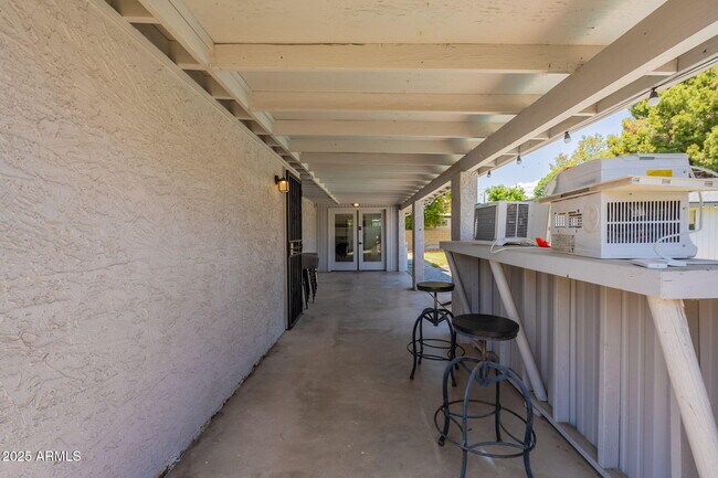 Building Photo - 1116 E Fern Dr N