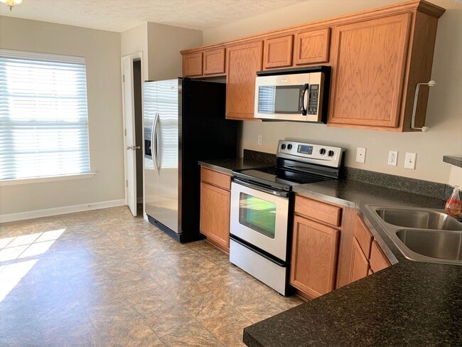 Building Photo - Two bedroom townhome for rent!