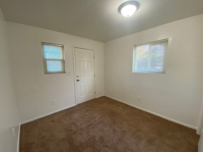 Building Photo - 2705 Cedar Ave