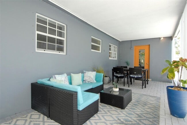 Building Photo - 21 NE 57th Ct