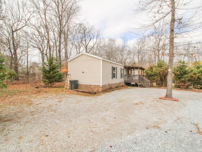 Building Photo - Nice home on a wooded lot! Minutes from Athens!