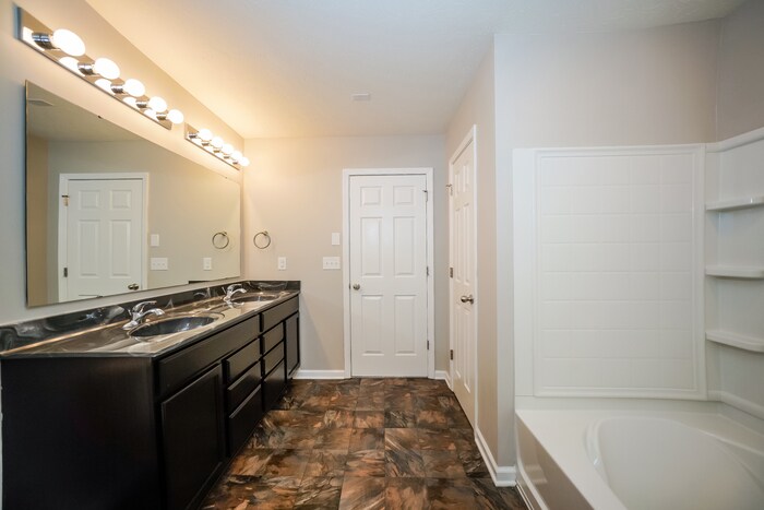 Building Photo - 2104 Willow Oak Ct