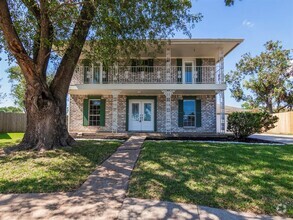 Building Photo - 15494 Peermont St
