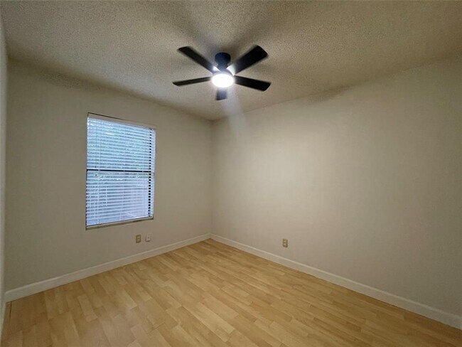Building Photo - 2031 Redwing Way