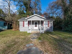 Building Photo - 121 Coker St