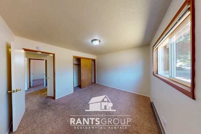 Building Photo - 806R
