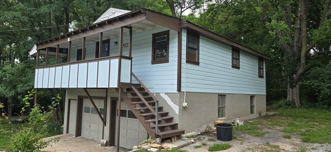 Building Photo - 2 properties on 2+ acres in south east springfield